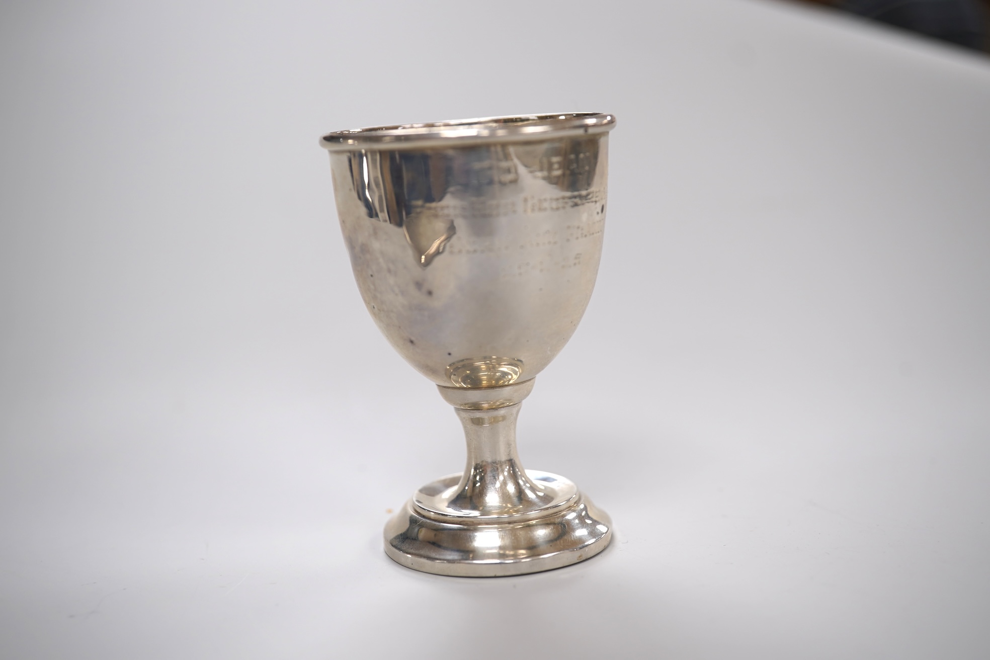 A George V engine turned silver cigarette case by Smith & Bartlam, Birmingham, 1921, a pair of Edwardian silver single handled small dishes by Goldsmiths & Silversmiths Co Ltd and a silver egg cup.